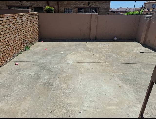 2 BEDROOM SECTIONAL TITLE FOR SALE IN EIKE PARK